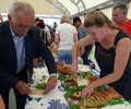В Тверской области гостей гастрономического фестиваля накормили селигерским рыбником