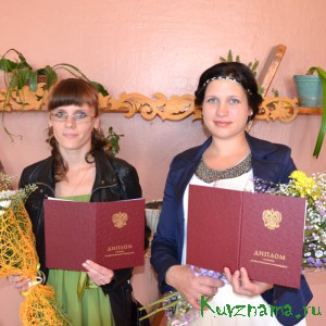 Новоиспеченные специалисты по технологии комплексной переработки древесины Ирина Кабанова и Виктория Жукова получили «красные» дипломы