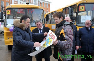 Губернатор Игорь Руденя вручил ключи от нового школьного транспорта главам трех районов Тверской области