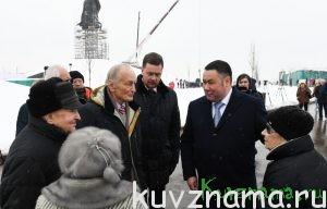 Игорь Руденя вместе с фронтовиками принял участие в мероприятии по установке центрального монумента Ржевского мемориала Советскому солдату