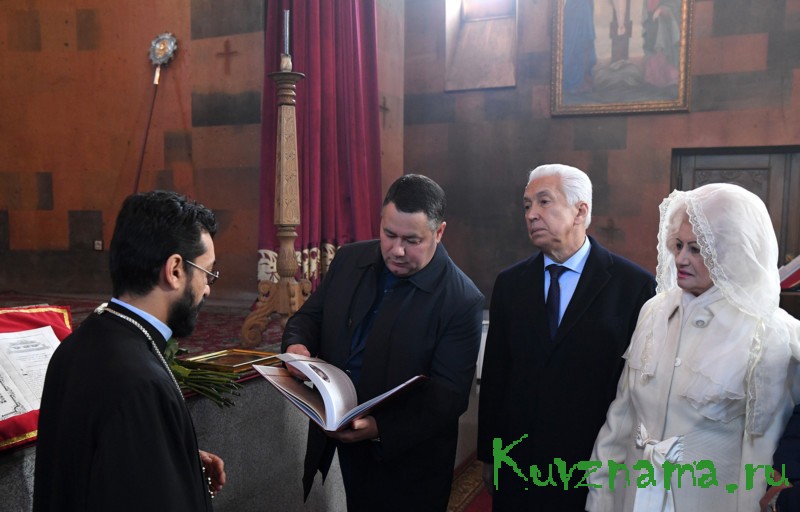Игорь Руденя передал настоятелю Армянской православной апостольской церкви частичку мощей святого Григория