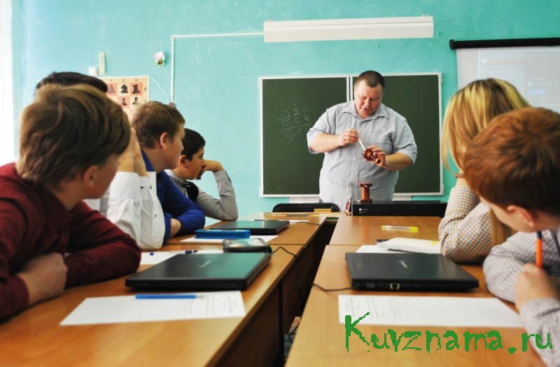 В школах Сандовского муниципального округа и Кесовогорского района открылись центры цифрового и гуманитарного образования «Точка роста»