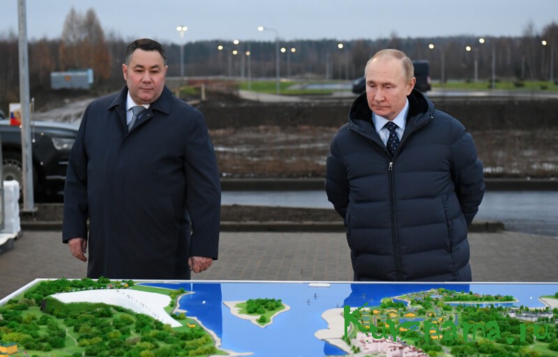 Президент России Владимир Путин в Тверской области посетил площадку строительства нового речного порта в Завидово