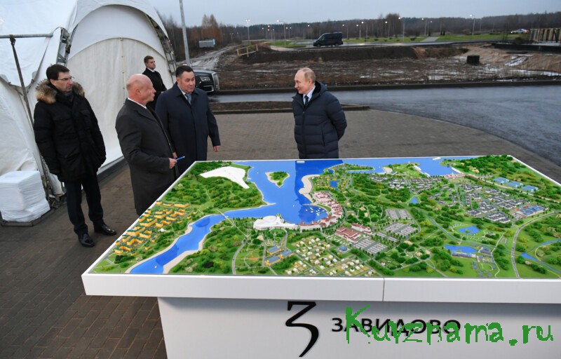 Президент России Владимир Путин в Тверской области посетил площадку строительства нового речного порта в Завидово