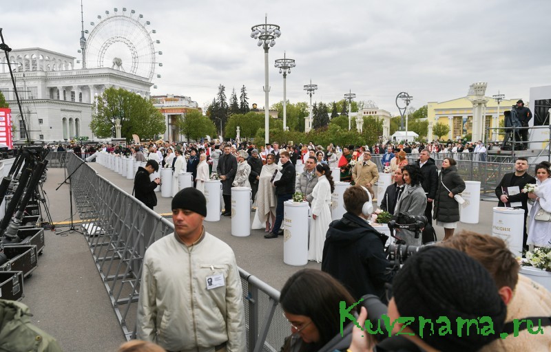 Молодожёны из Тверской области скрепили свой брак на Всероссийском свадебном фестивале в Москве